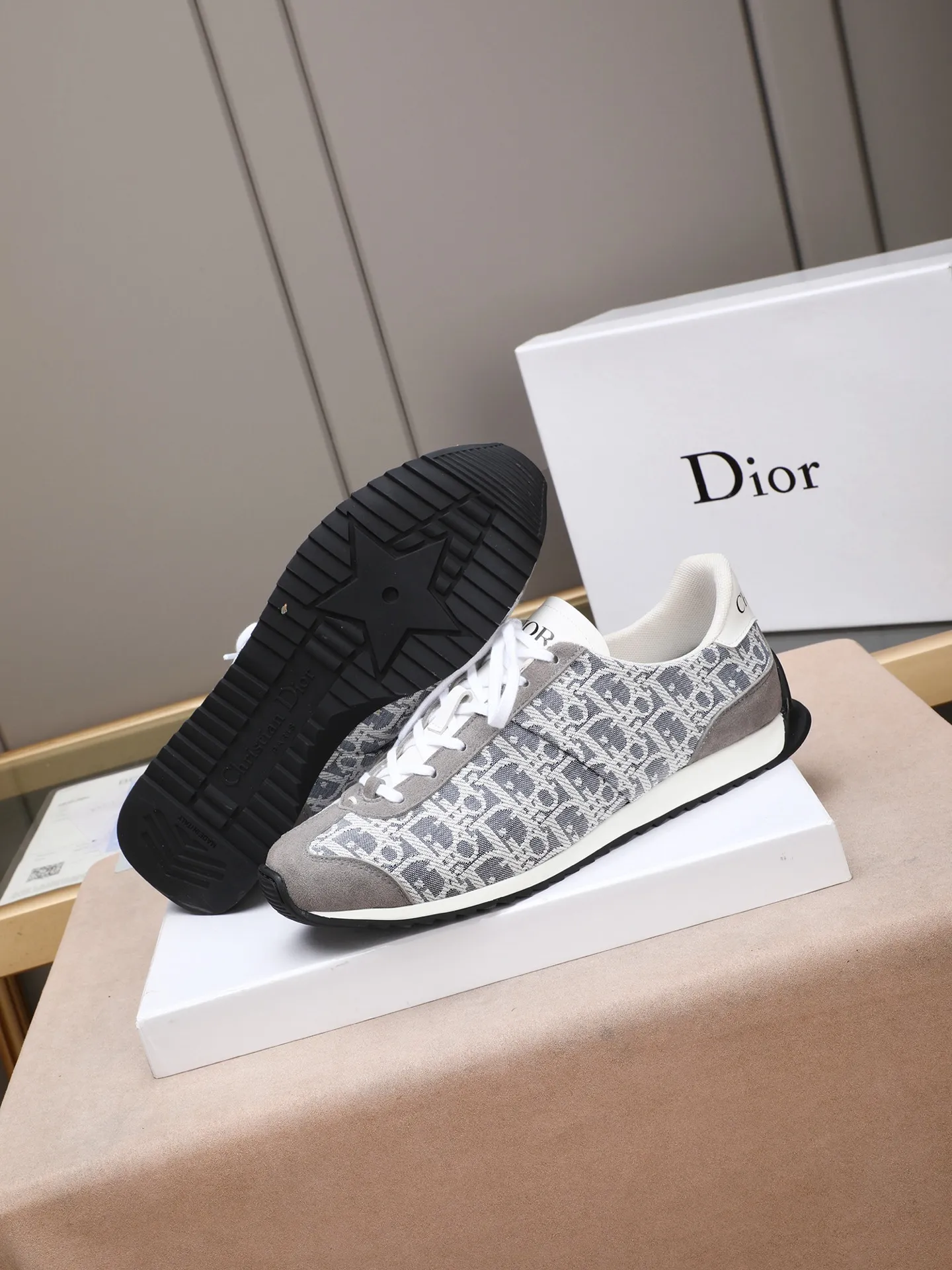 Men's shoes💰440 Dior【Dior】😘😘High-end series of casual men's shoes, simple and elegant👍👍👍The upper is made of first-layer genuine leather spliced ​​with Dior's special material [sun][sun]; imported first-layer sheepskin lining; special outsole, wear-resistant, lightweight, the overall design is harmonious and unified without lacking personality 👣🌟✨You deserve it! Multiple colors to choose from! 😍Size 38～44. (45 custom-made) The picture above is a big seller🔥🔥🔥